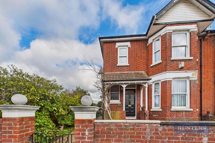4 Bedroom Semi-Detached House For Sale In St. James Road, Southampton, SO15
