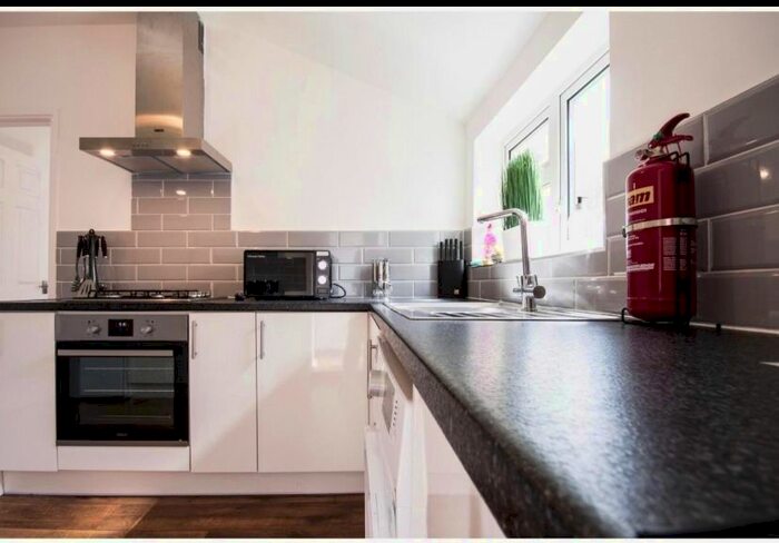 3 Bedroom Flat To Rent In Iffley Road, Oxford, OX4