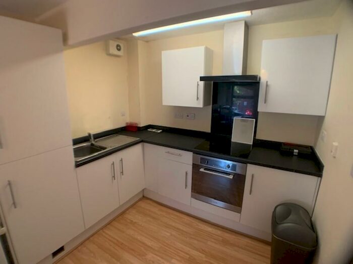 1 Bedroom Apartment To Rent In The Chandlers, Leeds, LS2