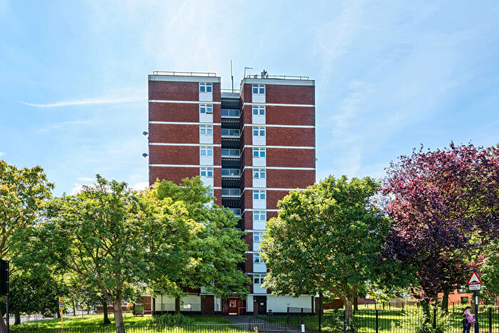 2 Bedroom Apartment For Sale In Grove Park Road, London, SE9