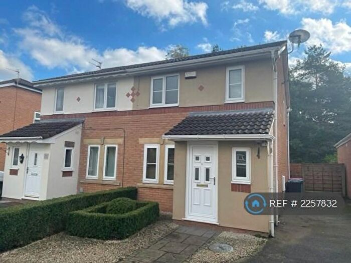 3 Bedroom Semi-Detached House To Rent In Woodpecker Place, Worsley, M28