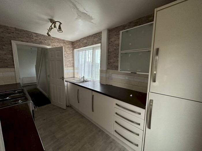 3 Bedroom Semi-Detached House To Rent In Windmill Avenue, Conisbrough, DN12