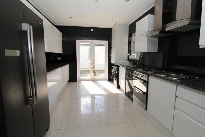 6 Bedroom House To Rent In Mackintosh Place, Roath, Cardiff, CF24