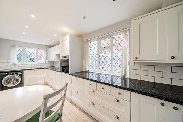 2 Bedroom Bungalow For Sale In Woodmere Avenue, Croydon, CR0
