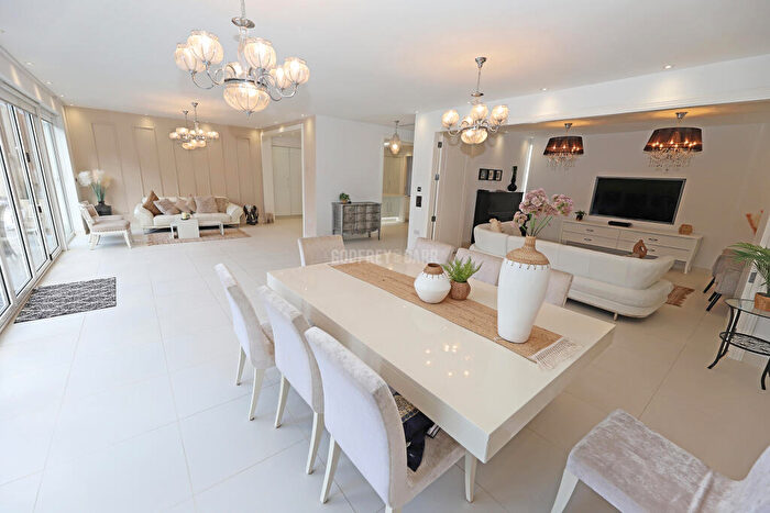 4 Bedroom Detached House To Rent In Tenterden Gardens, Hendon, NW4