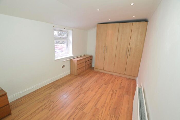 3 Bedroom Flat To Rent In Shelley Avenue, London, E12