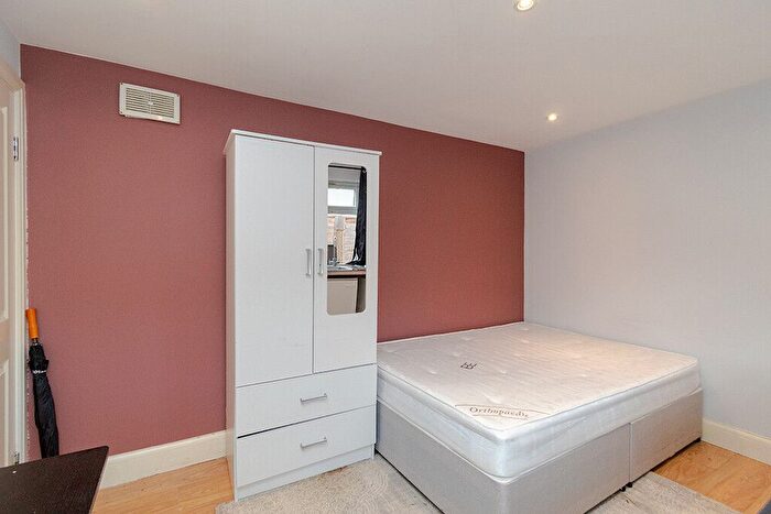 Studio To Rent In High Road, Willesden Green, London, NW10