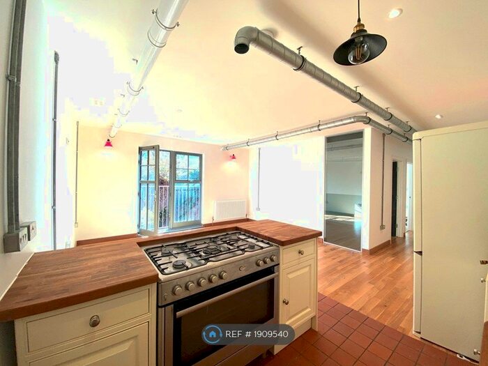 2 Bedroom Flat To Rent In Jasper Road, London, SE19