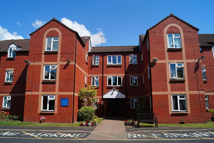 2 Bedroom Flat For Sale In Pembroke Way, Hall Green, Birmingham, B28