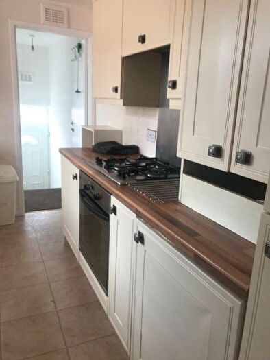 3 Bedroom Flat To Rent In Kelvin Grove, Sandyford, Newcastle Upon Tyne, NE2