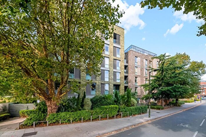 2 Bedroom Apartment For Sale In Woods Road, Peckham, London, SE15