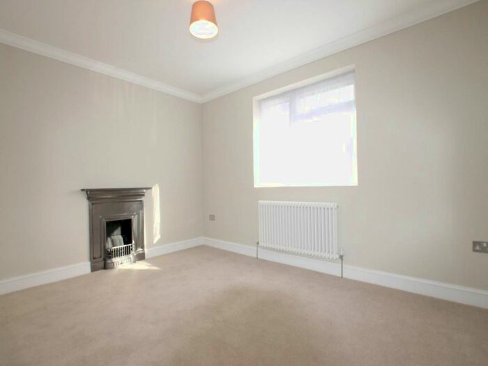 2 Bedroom Flat To Rent In Butterfields, Walthamstow, London, E17