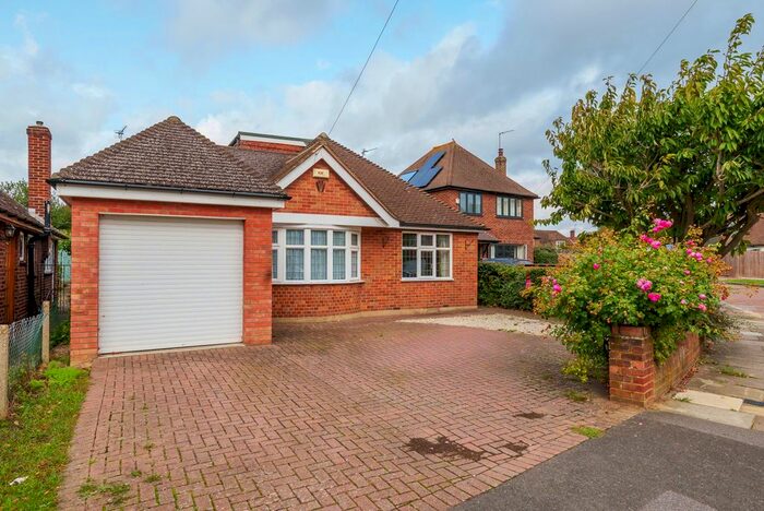 5 Bedroom Bungalow To Rent In Richmond Drive, Shepperton, TW17