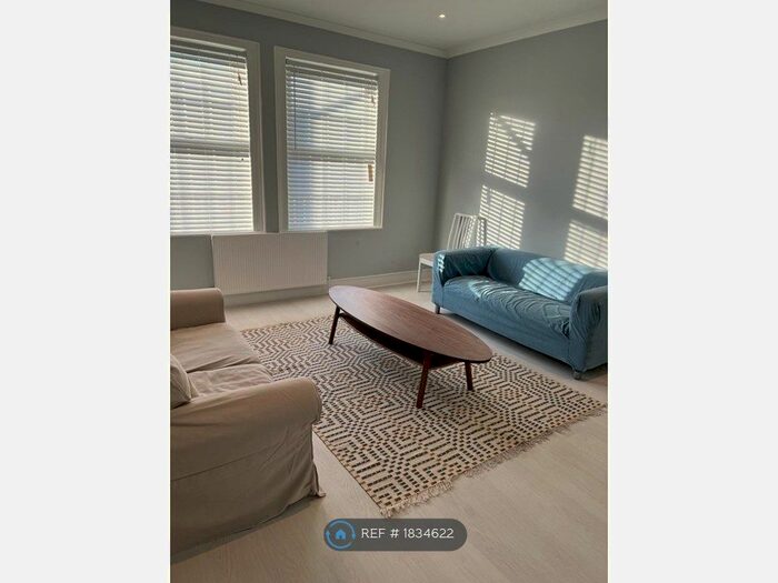 3 Bedroom Flat To Rent In Jebb Avenue, London, SW2