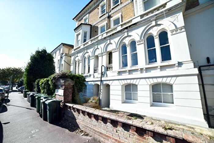 1 Bedroom Flat To Rent In Spencer Road, Eastbourne, BN21