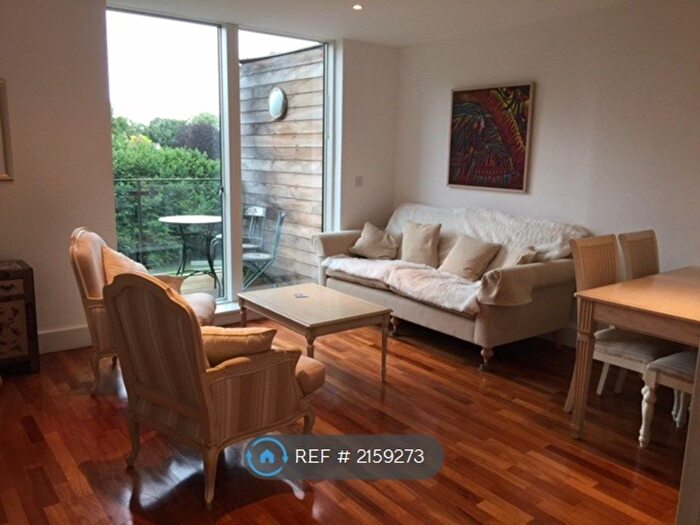 2 Bedroom Flat To Rent In Kingfisher Way, Cambridge, CB2