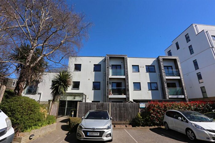 2 Bedroom Flat To Rent In The Upper Drive, Hove, BN3