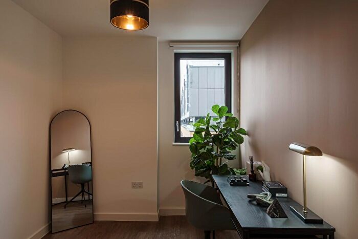 3 Bedroom Flat To Rent In Flat, Vanguard Way London, E17