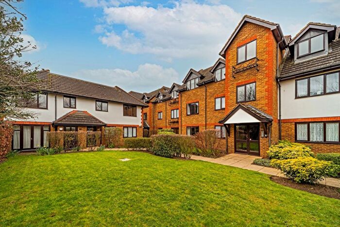1 Bedroom Flat For Sale In Marksbury Avenue, Kew, TW9