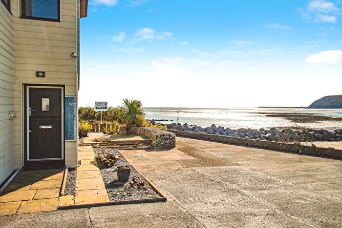 2 Bedroom Detached House For Sale In Ferryside, Carmarthenshire, SA17