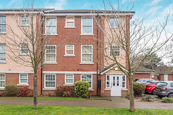 2 Bedroom Flat For Sale In Merrifield Court, Welwyn Garden City, AL7