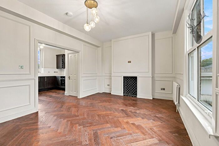 2 Bedroom Flat To Rent In Middleton Road, Hackney, E8