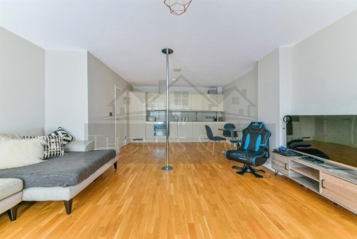 1 Bedroom Flat To Rent In Endsleigh Road, Merstham, RH1