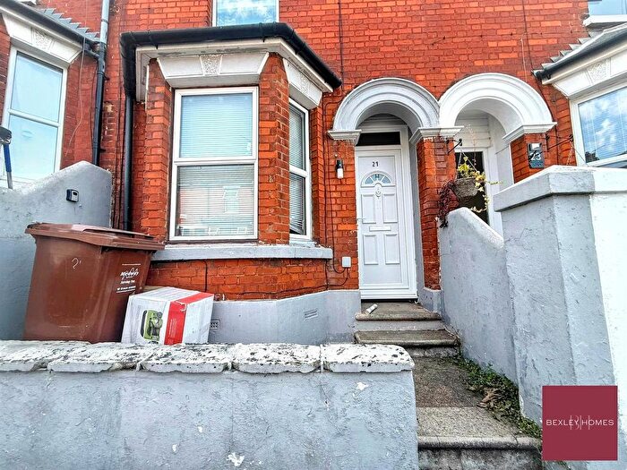 3 Bedroom Terraced House To Rent In Curzon Road, Chatham, ME4