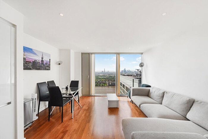 1 Bedroom Apartment To Rent In Landmark East Tower, Marsh Wall, E14