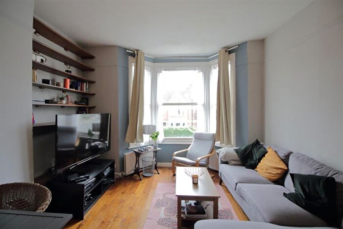 2 Bedroom Flat To Rent In Burton Road, London, SW9
