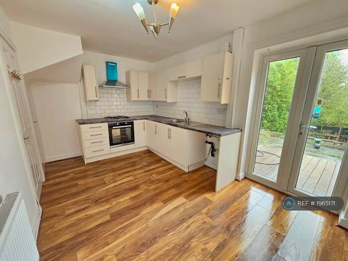 3 Bedroom Terraced House To Rent In Kirkby Avenue, Manchester, M40