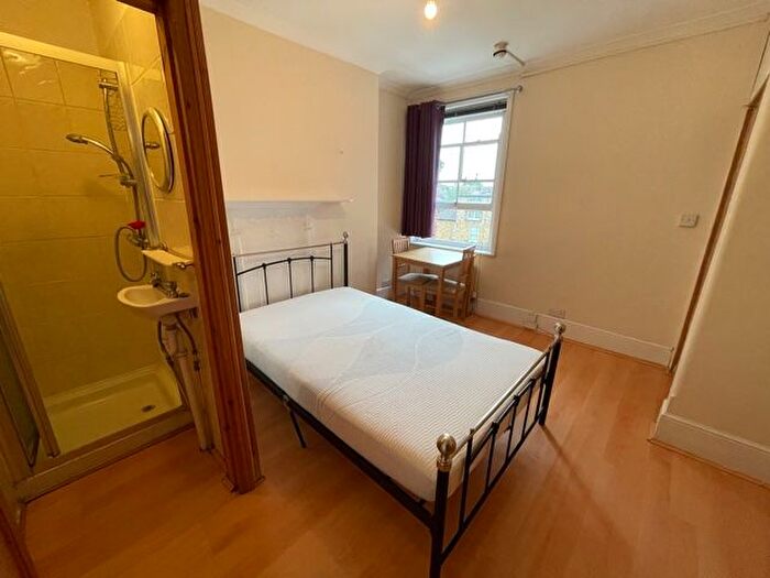Studio To Rent In Coldharbour Lane, Hayes, UB3