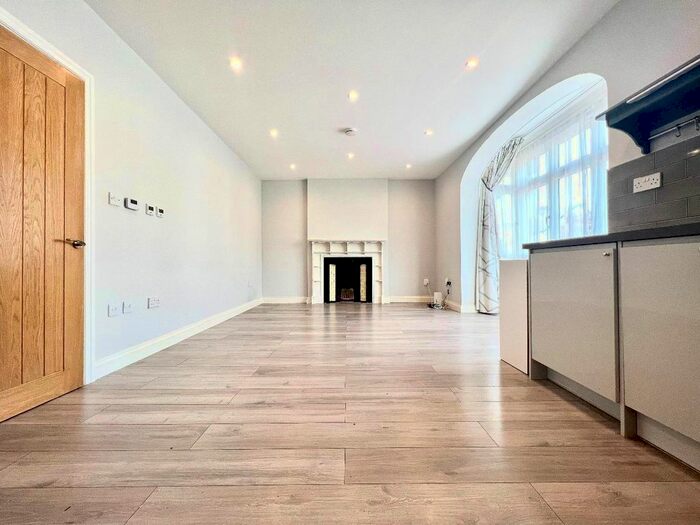 2 Bedroom Flat To Rent In Blenheim Park Road, South Croydon, CR2