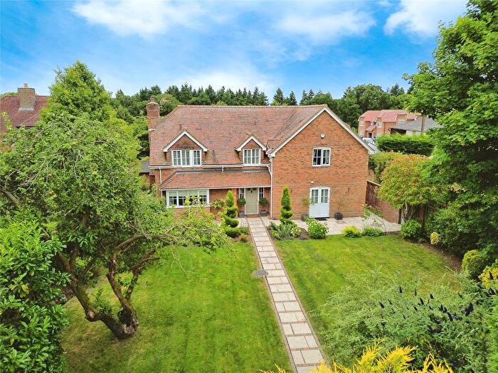 4 Bedroom Detached House For Sale In Pangbourne Road, Upper Basildon, Reading, Berkshire, RG8