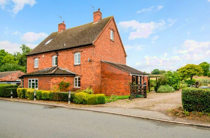 3 Bedroom Semi-Detached House For Sale In Curslow Lane, Kidderminster, DY10