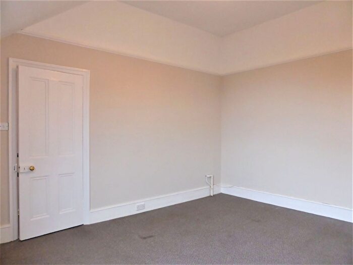 1 Bedroom Flat To Rent In Raphael Road, Hove, BN3