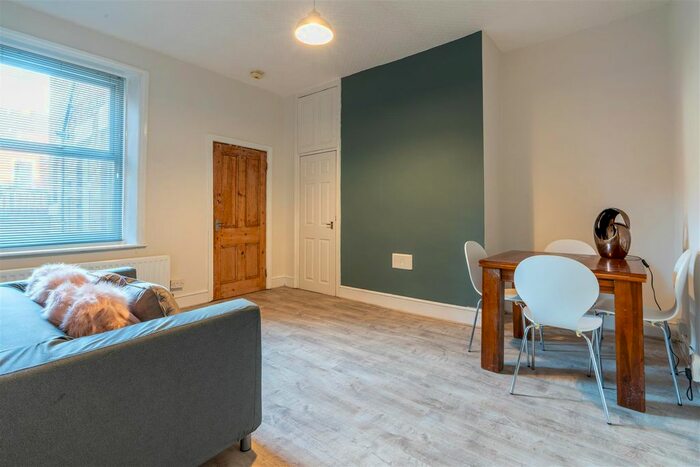 2 Bedroom Flat To Rent In Simonside Terrace, Heaton, NE6