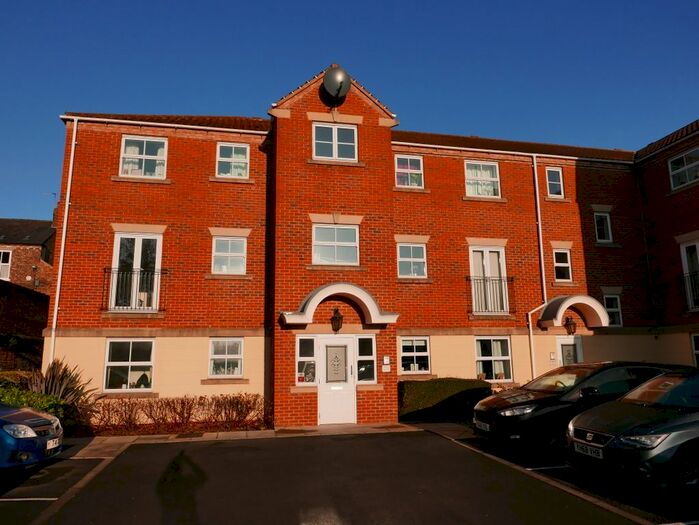 2 Bedroom Flat To Rent In St. Pauls Mews, York, YO24
