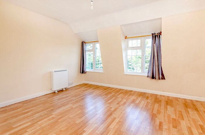 2 Bedroom Flat To Rent In London Road, Burpham, Guildford, GU4