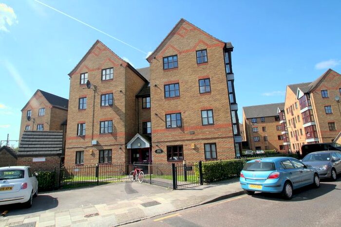 2 Bedroom Flat To Rent In Ireton Street, London, E3