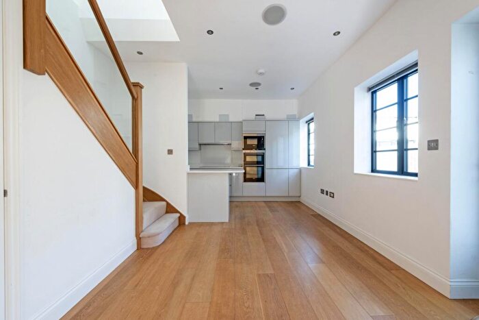 2 Bedroom Flat For Sale In Crombie Mews, SW11