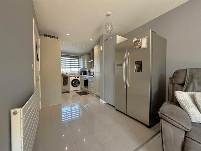 3 Bedroom End Of Terrace House For Sale In Friars Close, Peacehaven, BN10