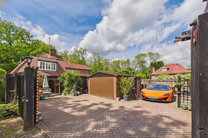 3 Bedroom Semi-Detached House For Sale In Kiln Hill, White Waltham, Maidenhead, Berkshire, SL6