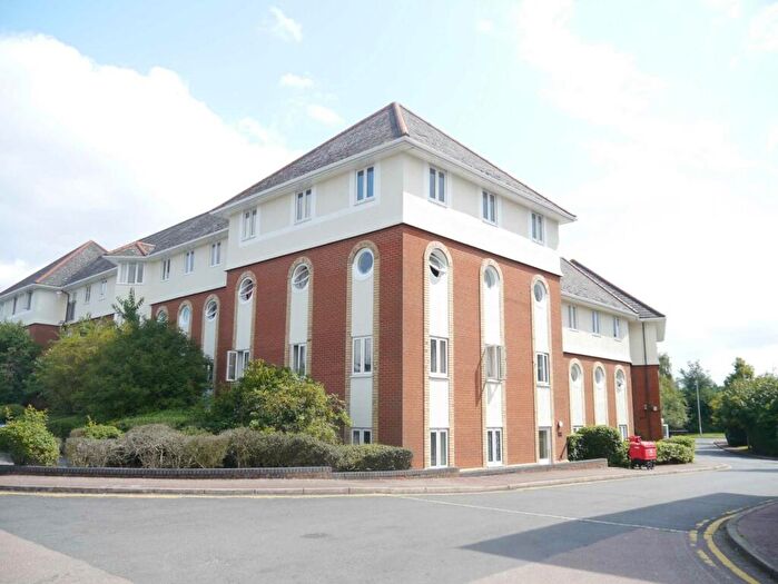 Apartment To Rent In Walsingham Close, Hatfield, AL10