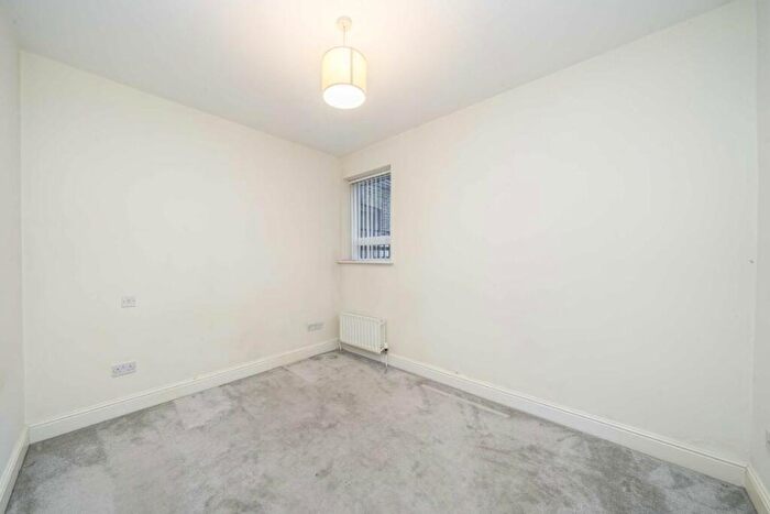 2 Bedroom Flat To Rent In Alberta Street, Kennington, SE17