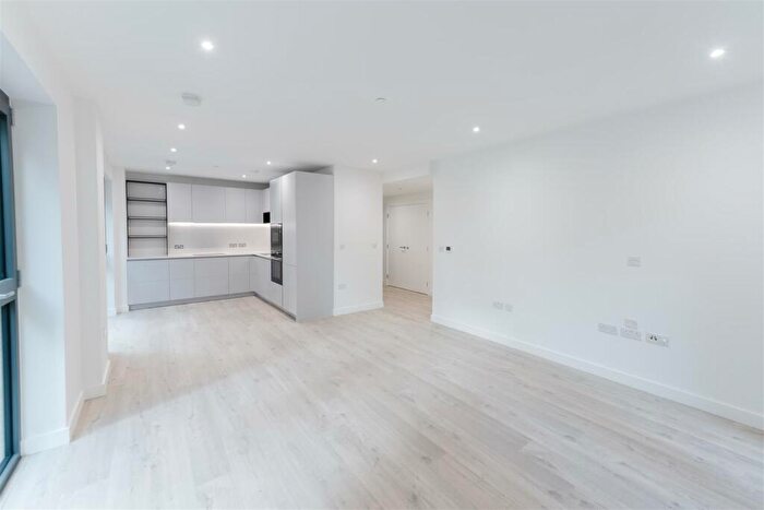 2 Bedroom Apartment To Rent In Anax Street, London, N4