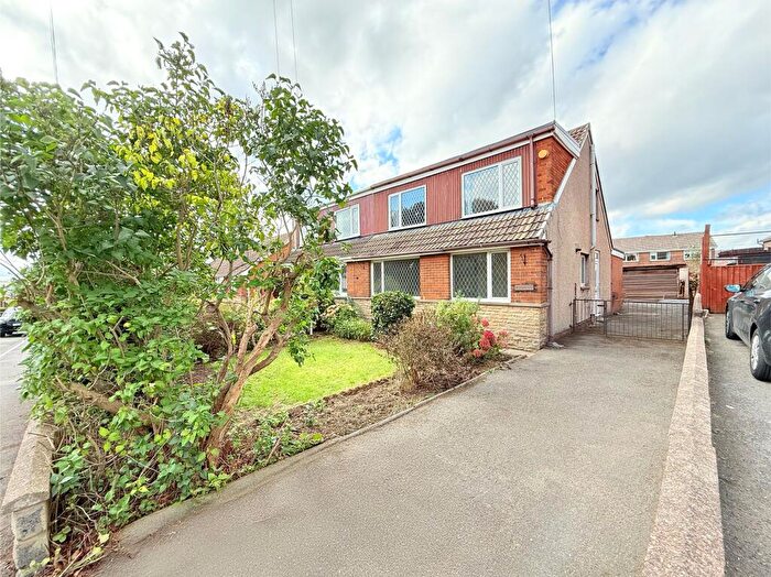 3 Bedroom Semi-Detached House For Sale In New Road, Huddersfield, HD5
