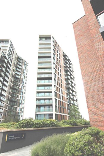 2 Bedroom Apartment To Rent In The Hamptons, Woolwich, SE18