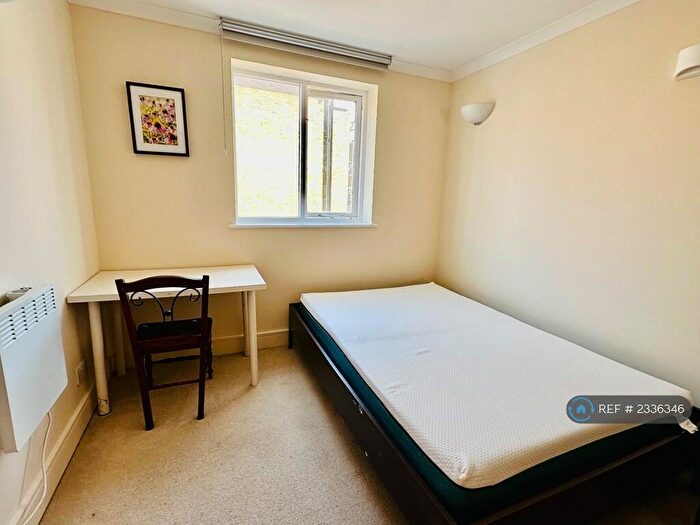2 Bedroom Flat To Rent In Duckett Street, London, E1