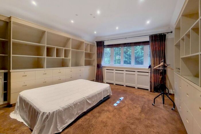 4 Bedroom Semi-Detached House To Rent In Court Road, Eltham, London, SE9